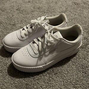 White puma sneakers